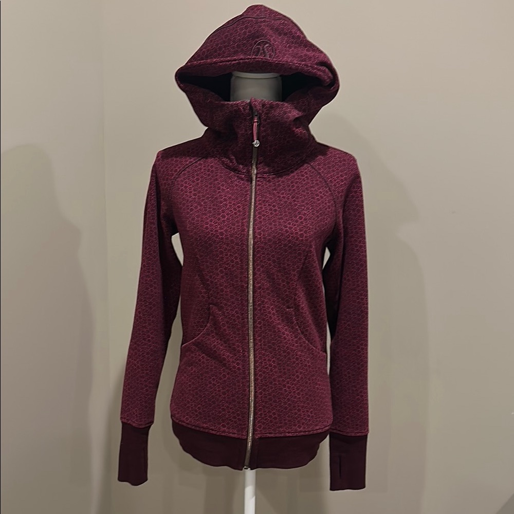 Lululemon Scuba Full-Zip Hoodie with thumb holes, burgundy pattern, size 6